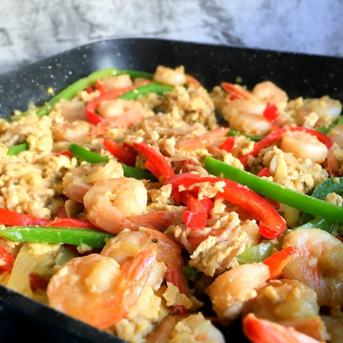scrambled egg shrimp stir fry with bell peppers