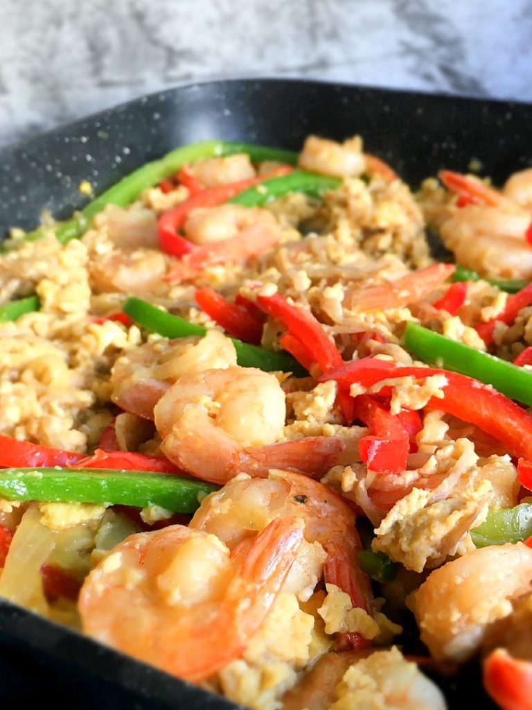 scramble egg shrimp stir fry with beansprouts