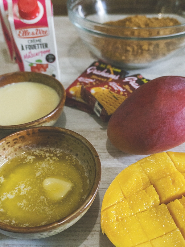 ingredients for mango graham dessert