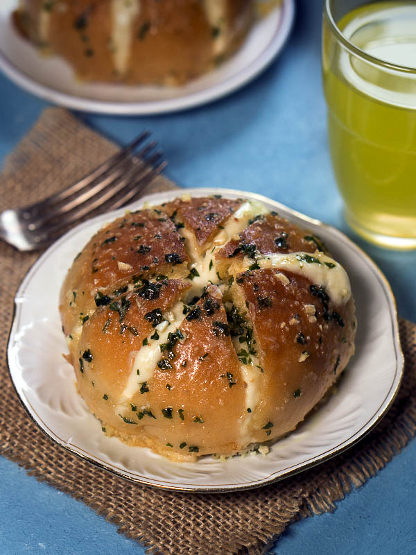 buns with cream and parsley in a plate