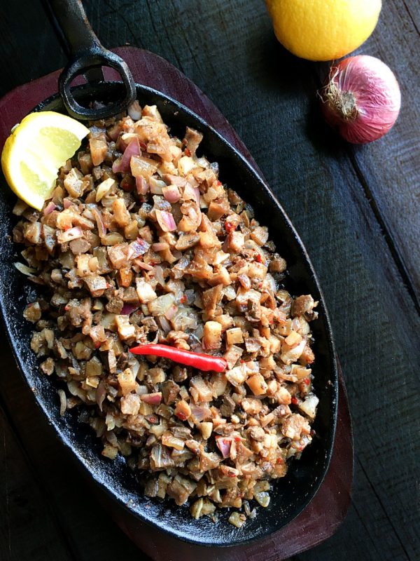 sisig sizzling on plate