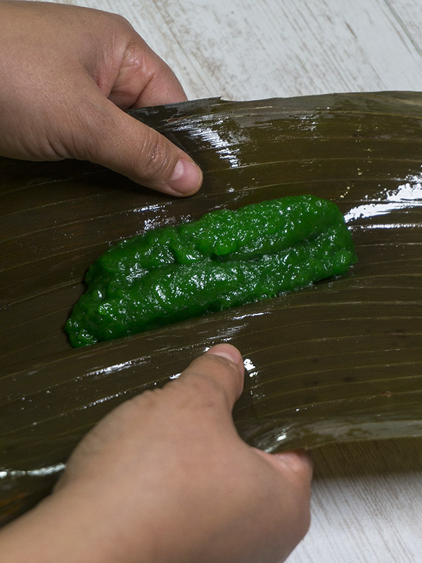 rice cake in banana leaf being molded